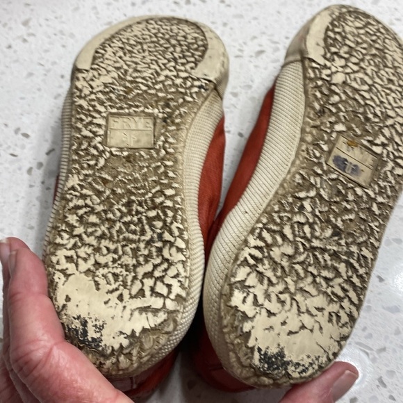 Frye Kira Low top Sneakers Size 8.5 Paprika red leather GUC stylish FLAW - Picture 8 of 9